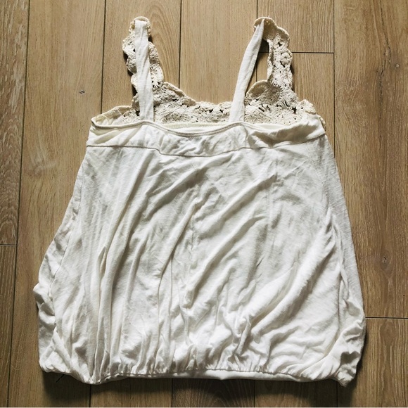 Vintage Crochet Lace Detailed Tank Top in Cream Made in USA - Picture 4 of 8